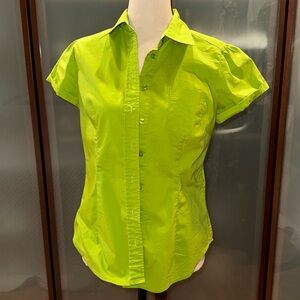 New York & Co. size S green short sleeve women’s button shirt